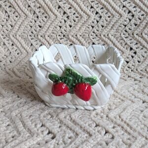 Arlington Designs White Ceramic Lattice Berry Basket Strawberry 3D Fruit Bowl